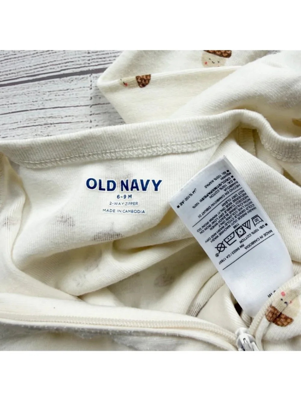 Old Navy Footed Sleeper Acorn Print Cream 2-Way Zipper Long Sleeve 6-9 Months